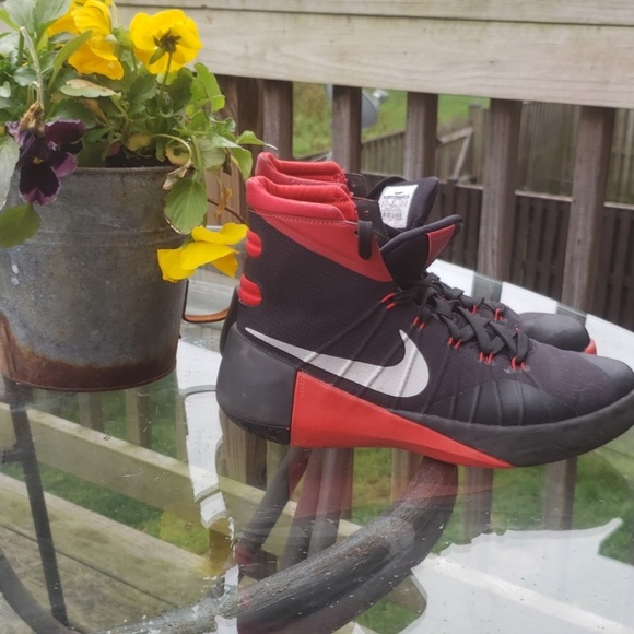 Nike 2015 Red &Black Hyperdunks. Size 6.5 - Picture 1 of 4